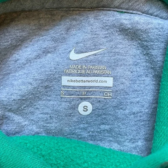 2000s Women’s Green Nike Hoodie - Picture 3 of 3